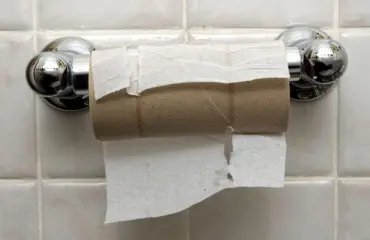 Koronapaniikki yltyy! Aseistautunut jengi hamstrasi vessapaperia Hong Kongissa!