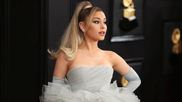 Kuuma romanssi! Ariana Grande kuherteli komistuksen kanssa baarissa - kuvat! Ariana Grande