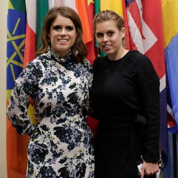 Seksiskandaalin ryvettämä prinssi Andrew vajosi sotasankarista brittihovin hylkiöksi – 60 vuotta täyttävän prinssin suurimmat kohut! Eugenie ja Beatrice