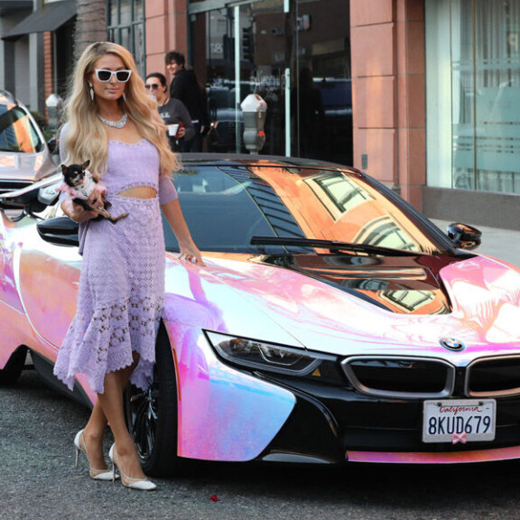 Se sopii hänelle täydellisesti! Paris Hiltonin uusi menopeli on luksusluokan sportti-BMW ja erottuu takuulla! paris hilton