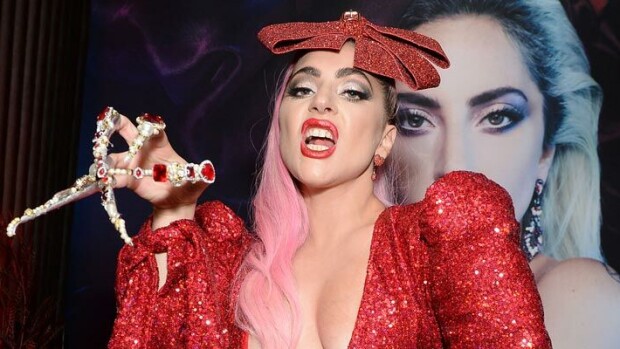 Lady Gagan kanssa sänkyyn, Jennifer Aniston käy liian kuumana – supertähtien assistentit paljastavat ihailtujen julkkisten todellisen arjen! Lady Gaga halusi assistentin samaaan sänkyyn.