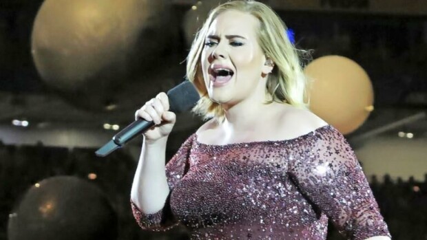 Tunnistaisitko enää?! Paparazzikuvat paljastavat eronneen Adelen laihtuneen lähes tunnistamattomaksi! adele
