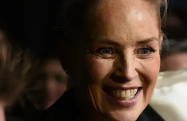 Sharon Stone etsi seuraa deittisovelluksen avulla - käyttäjät luulivat trolliksi: Kyllä se olin todella minä! 
