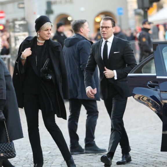 Prinssi Daniel saapui hautajaisiin Hollannin prinsessa Laurentienin kanssa. Prinssi Daniel saapui hautajaisiin Hollannin prinsessa Laurentienin kanssa.