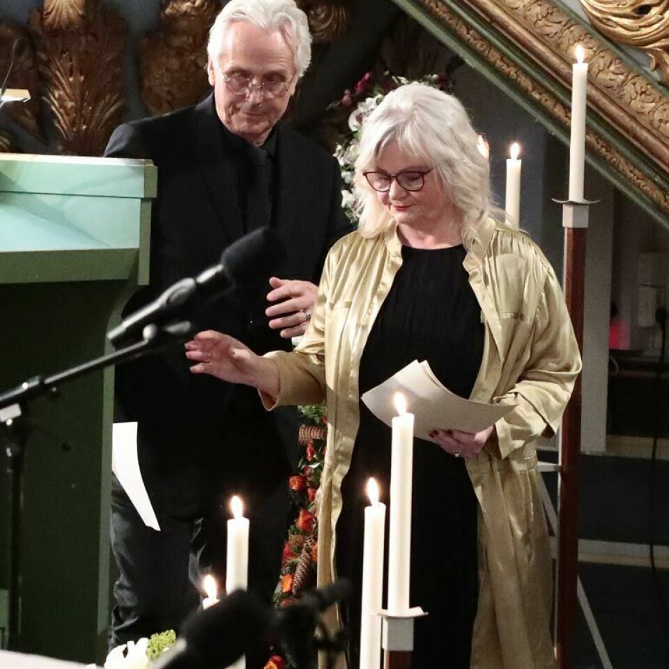 Ari Behnin isä Olav Bjørshol ja äiti Marianne Behn pitivät kauniin puheen poikansa muistoksi.