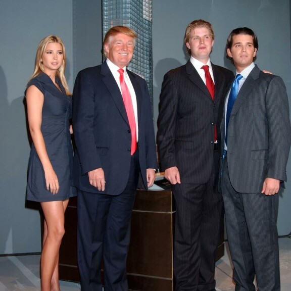 Maailmantähdillä käsittämättömät erokiemurat! Nicolas Cage paineli kännissä alttarille, erosi krapulamorkkiksessa! Trumpin porukka.