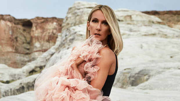 Suomeen saapuva Celine Dion kävi läpi elämänsä raskaimmat vuodet – sai lahjan, joka pysäytti hänet kokonaan: Se iski sieluuni toden teolla! Celine Dion