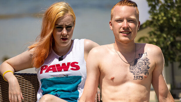Meno muuttuu yhä villimmäksi Temptation Island Suomessa! Mari viettelee rinnat paljaana: 'Mä oon sillei tuhma tyttö' - pääseekö kiimainen Joona vihdoin asiaan? tismari ja joona