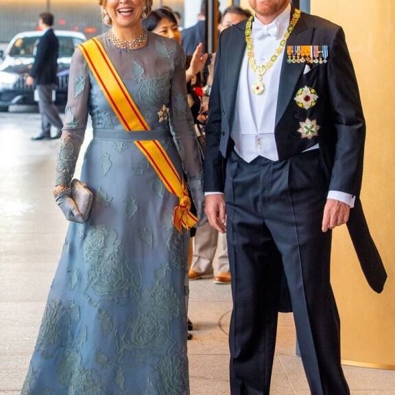 Kuvat! Ruotsin prinsessa Victoria häikäisi Japanin keisarin kruunajaisissa – asuvalinta korosti treenattua vartaloa! Maxima