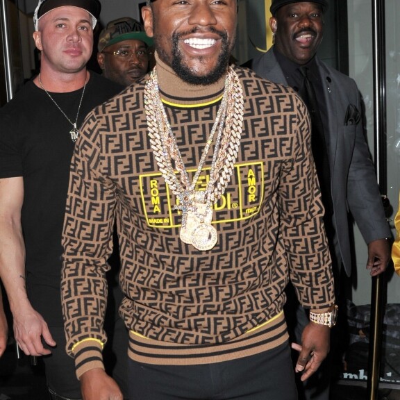 Pukisitko päällesi? Tässä ovat syksyn oudoimmat tähtityylit - katso ja hämmästy! s