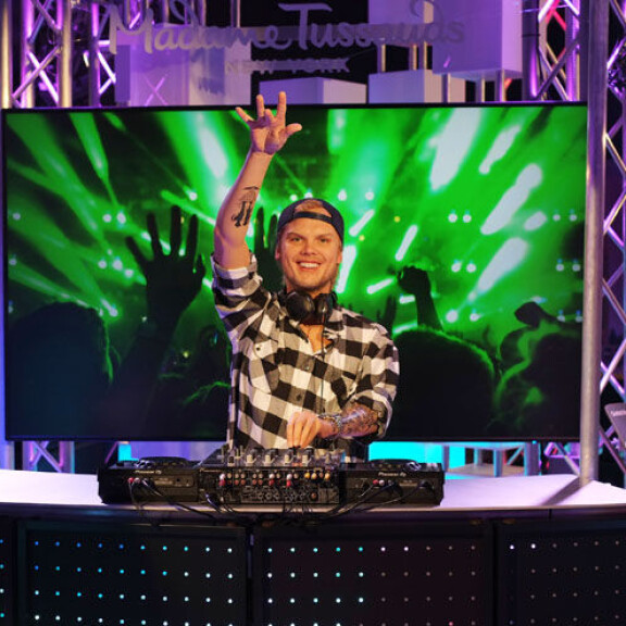 Mikä yhdennäköisyys! Edesmennyt DJ Avicii ikuistettiin kuuluisaan vahanukkemuseoon - Kuvat! avicii3