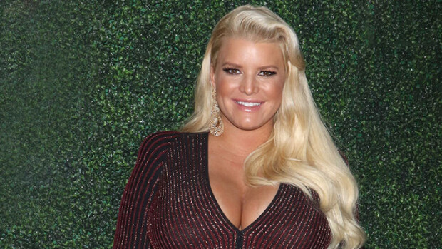Huh, Jessica Simpson laihdutti 45 kiloa – esitteli uutta ja timmiä kroppaansa rohkeassa tissimekossa! jessica simpson