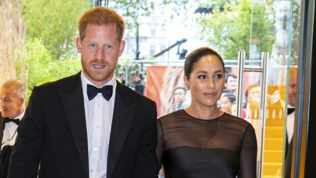 Pelkää prinsessa Dianan kohtaloa! Elton John puuttui herttuapari Harryn ja Meghanin vainoamiseen! Harry ja Meghan joutuivat kritiikin kohteeksi.