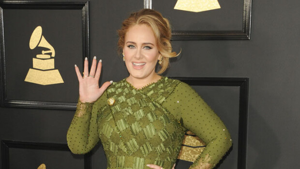 Huhhuh, mikä kirjakokoelma! Eronnut laulaja Adele osti 10 miljoonan euron sinkkukodin – kuvat! Adele osti sinkkukodin.