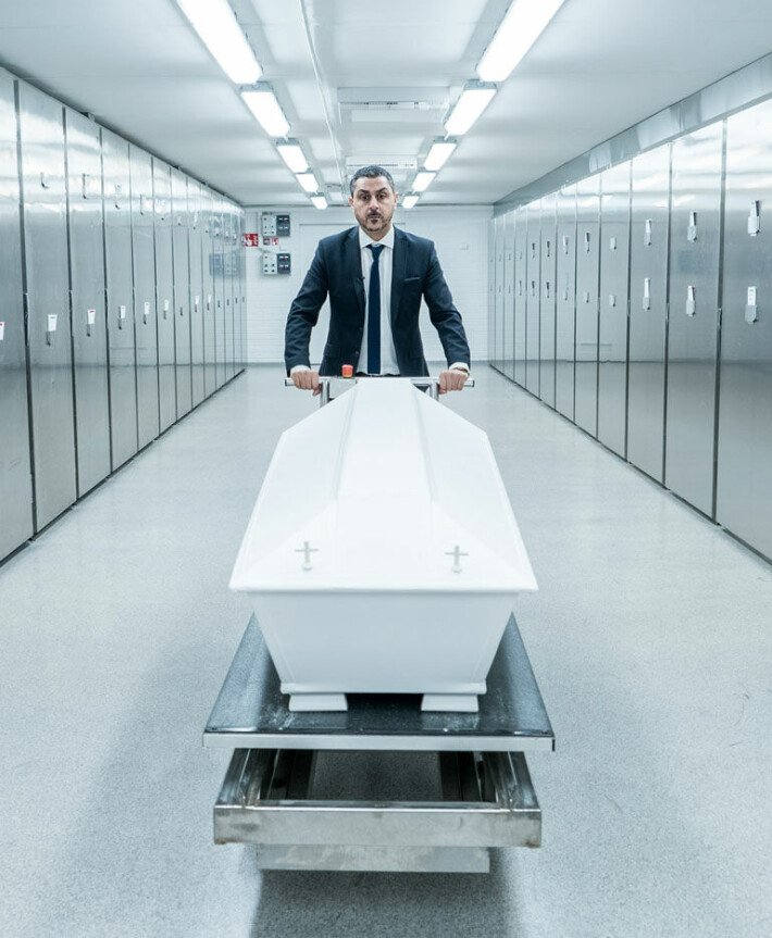 Arman Pohjantähden alla -sarjassa työn kohteena ovat vainajat. – Se on aihe, jota pitää nimenomaan käsitellä. Arman Pohjantähden alla -sarjassa työn kohteena ovat vainajat. – Se on aihe, jota pitää nimenomaan käsitellä.