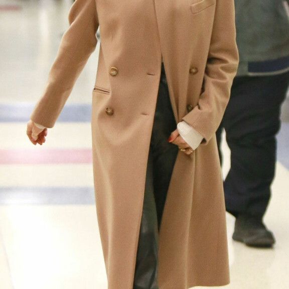Victoria Beckham hakee uskottavuutta olkatoppauksilla, Madonna ei luovu korsetistaan – Seiskan muotipoliisi katsastaa julkkiskaunotarten syystyylin! Victoria Beckham