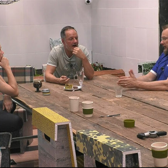 Big Brother -Ville kertoi avoimesti alkoholiongelmastaan – örvelsi baarissa, kaatui naamalleen maahan: 'Se hallitsi elämääni!' Kristian, Timo ja Ville