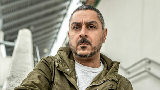 Arman Alizad pääsi toteuttamaan haaveensa – ”Näillä kavereilla on sellaiset laitteet, ettei merellä voi pieraistakaan ilman, että he saavat tietää!” Arman Alizad