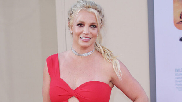 Oho! Britney Spears ei ole enää blondi - katso uusi tyyli hauskalta kielivideolta! briney spears