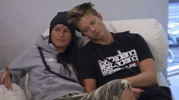 Big Brotherissa tapahtui karmiva moka vuonna 2009: Minnan ja Esan seksisessio päätyi sensuroimattomana suoraan lähetykseen - yksi sai potkut! esa ja minna big brother -talossa