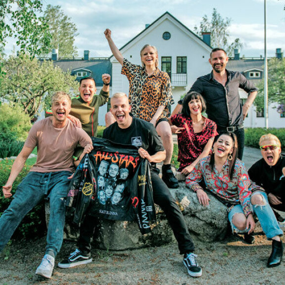Syksyn Vain elämää -kaudella mukana ovat Samu Haber (vas.), Antti Tuisku, Elastinen, Paula Vesala, Maija Vilkkumaa, Lauri Tähkä, Erin Anttila ja VilleGalle. – Tulevalla kaudella nähdään artisteja, jotka tekevät itse kappaleensa. Minun oli helppo tehdä muiden tuotannoista omat valintani. Jokainen suoritus on toinen toistaan parempia, Elastinen hehkuttaa. Vain elämää