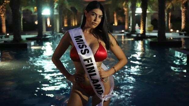 Taru Kalenov paljastaa kaiken: Näin pääsin poseeraamaan rinnat paljaana Playboyssa – ”Halusin olla mielettömässä kunnossa!” Taru Kalenov.