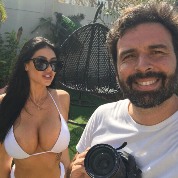Taru työskenteli Playboyn kuvauksissa portugalilaiskuvaaja Bernardo Coelhon kanssa. Taru työskenteli Playboyn kuvauksissa portugalilaiskuvaaja Bernardo Coelhon kanssa.