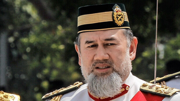 Avioskandaali! Malesian kuningas nai Miss Moskovan ja he saivat lapsen: nyt tuli avioero ja ex-kuningas ei tunnusta poikaan – venäläisvaimo aivan ymmällään! Malesia