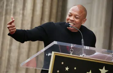 Amerikkalaisräppäri Dr. Dre hehkutti somessa: tytär pääsi yliopistoon ”omin avuin” – ”unohti” lahjoittaneensa koululle yli 60 miljoonaa euroa! 