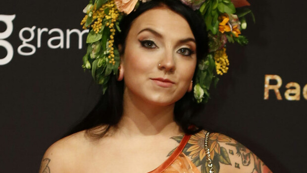 Selviytyjät-tähti Veronica Verholla Radiogaalan pysäyttävin juhlatyyli: Saimme tämän valmiiksi tänään – kuva! Veronica Verho