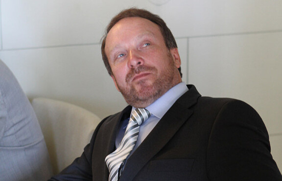 Teuvo Hakkarainen ei kertomansa mukaan kaipaa politiikkaan.