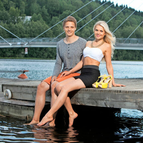 Lotta ja Kristian ovat eläneet etäsuhteessa jo kuusi vuotta. Kristian pelaa Ruotsissa, Lotan ura on Suomessa. Lotta ja Kristian ovat eläneet etäsuhteessa jo kuusi vuotta. Kristian pelaa Ruotsissa, Lotan ura on Suomessa.