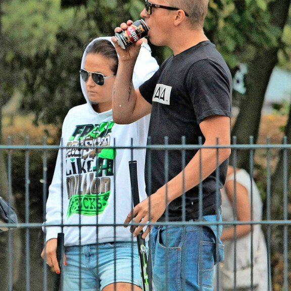 Kimin piti aloittaa aamunsa loiventavilla lähtiessään pelaamaan minigolfia tuoreen naisystävänsä kanssa vuonna 2013. Edellisenä iltana oli juhlittu railakkaasti. Kimin piti aloittaa aamunsa loiventavilla lähtiessään pelaamaan minigolfia tuoreen naisystävänsä kanssa vuonna 2013. Edellisenä iltana oli juhlittu railakkaasti.