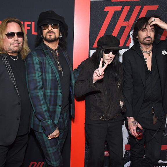 Tähtiloistoa Mötley Crüe -elokuva The Dirtin ensi-illassa - Tommy Leen uudistuneet kasvot kiinnittivät huomiota! Motley Crue