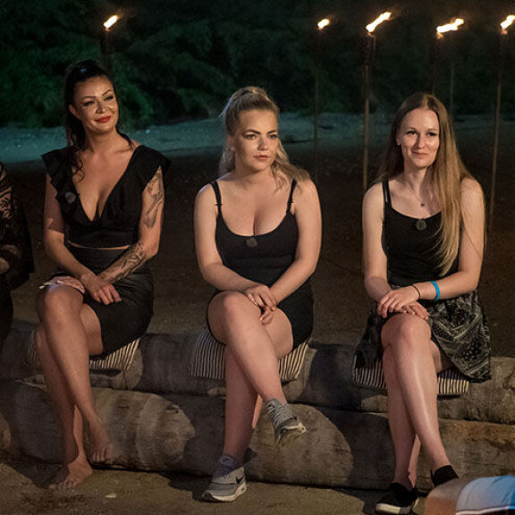 Temptation Island Suomen ensimmäinen iltanuotio on brutaalia katseltavaa - Tia-parka miehensä pettämisestä: 'Mä oon hänen takia muuttanu Imatralle' iltanuotio