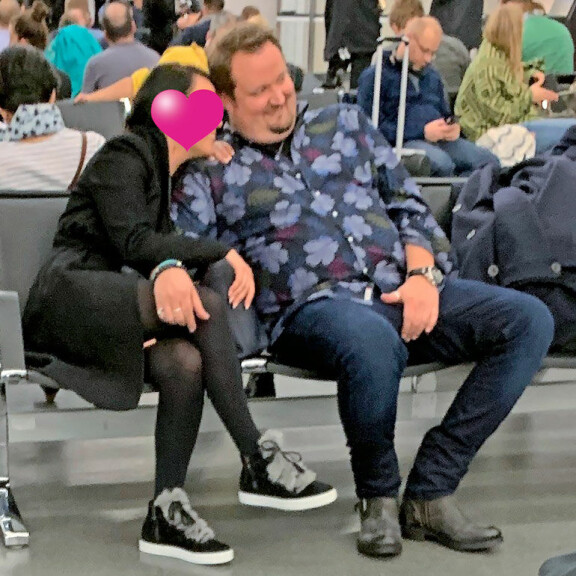 Silminnäkijöiden mukaan Sami ja tumma kaunotar näyttivät todella nauttivan olostaan ja toisistaan. Silminnäkijöiden mukaan Sami ja tumma kaunotar näyttivät todella nauttivan olostaan ja toisistaan.