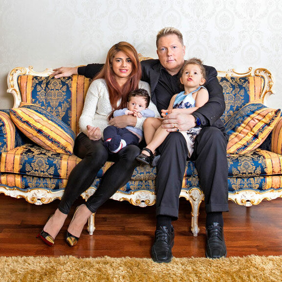 Vesa Keskinen vietti Jane-vaimonsa ja lastensa kanssa Brasiliassa kuukauden joulun alla. – Meillä ei ole suunnitelmissa muuttaa sinne pidemäksi aikaa, sillä työni ovat vahvasti Suomessa. Vesa Keskinen vietti Jane-vaimonsa ja lastensa kanssa Brasiliassa kuukauden joulun alla. – Meillä ei ole suunnitelmissa muuttaa sinne pidemäksi aikaa, sillä työni ovat vahvasti Suomessa.