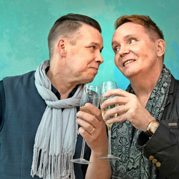 Marc tiesi jo yläasteella olevansa homoseksuaali. Aluksi uutinen oli läheisille järkytys, mutta totuttelun jälkeen perhe hyväksyi asian. Marc tiesi jo yläasteella olevansa homoseksuaali. Aluksi uutinen oli läheisille järkytys, mutta totuttelun jälkeen perhe hyväksyi asian.