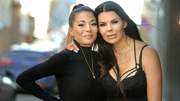 Amanda Harkimon ja Suvi Pitkäsen ystävyydellä värikäs alku: ”Olin nähnyt ne huulet ja megatissit!” Amanda Harkimo ja Suvi Pitkänen keikkailevat yhdessä.