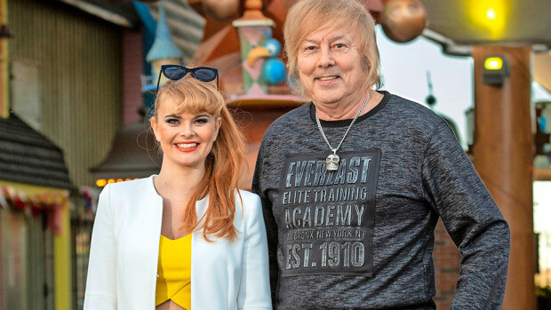 VML: Danny, 76, hämmensi kommentoimalla Erika-rakkaansa, 26, ulkonäköä: Olen huolestuneena katsonut, milloin hän rupsahtaa! Erika Vikman ja Danny