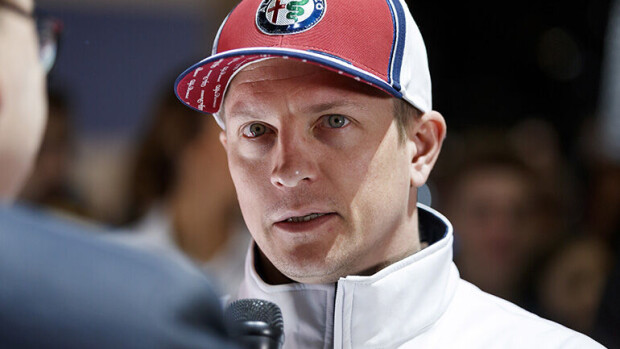 Kimi ja Minttu Räikkönen Geneven autonäyttelyssä - matka taittui helikopterilla: 'Iceman vai Maverick?' Kimi Räikkönen Genevessä 6.3.2019.