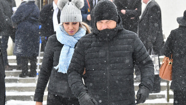 Urheilijat kunnioittavat Matti Nykäsen muistoa - Jyväskylässä paikalla myös entinen F1-kuljettaja Mika Salo MIka Salo Matti Nykäsen hautajaisissa 2.3.2019.