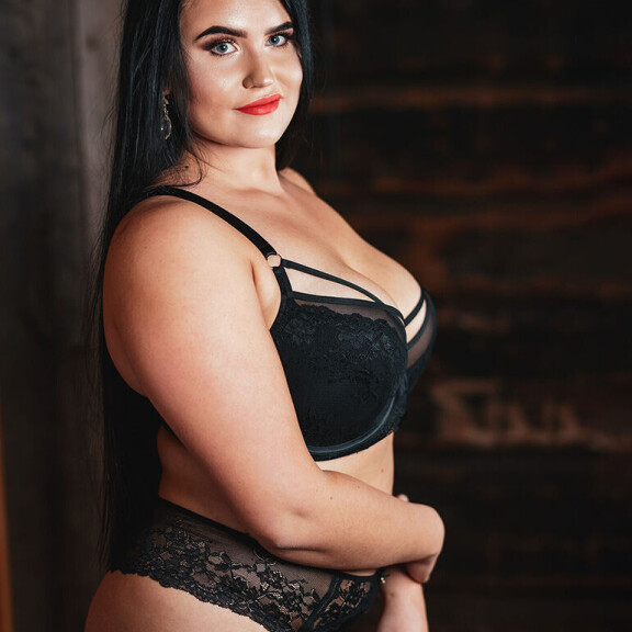 Ihanat kurvittaret seksikkäissä alusasuissa! Kuka heistä kruunataan Miss Plus Size 2019 -finaalissa? Miina Varjonen, Miss Plus Size 2019.