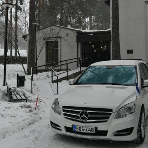 He saattoivat Matti Nykäsen viimeiselle matkalle - katso kuvat Auto