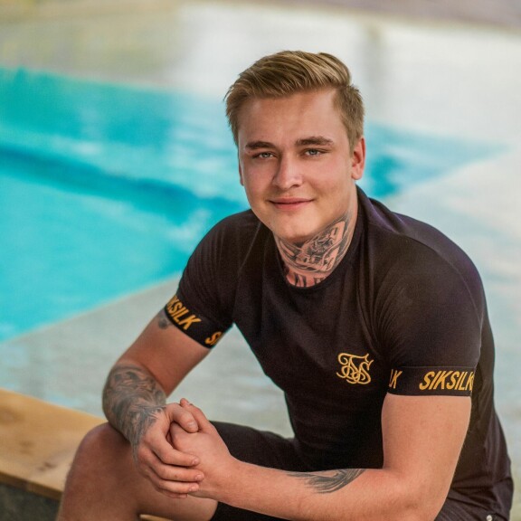 Temptation Island -Tonilla rötöstausta! Tuomio huumerikoksesta, piti hallussaan 60 ekstaasitablettia - oli ehdonalaisessa sarjan kuvauksissa! Toni / Nelonen pressi
