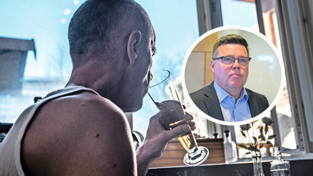 Poliisin tietolähde Raine Sievälä epäilee: Jari Aarniosta varjotutkinta – ”Eihän tässä ole mitään järkeä” Raine Sievälä epäilee, että Jari Aarniosta on varjotutkinta.