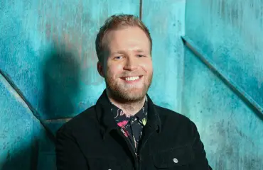 Oho! Näyttelijä-laulaja Jon-Jon Geitel asuu miniyksiössä – kuva!