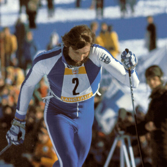 Tanner tömisi ja aitaa kaatui, kun Suomen Juha Mieto hiihti Inssbruckissa olympiavoittajaksi vuonna 1976. Tanner tömisi ja aitaa kaatui, kun Suomen Juha Mieto hiihti Inssbruckissa olympiavoittajaksi vuonna 1976.