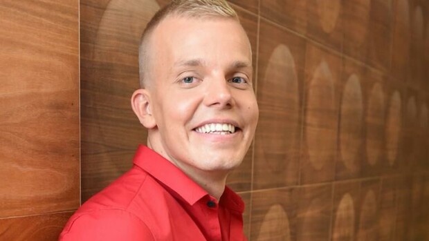 Tyttö tuli! Elastinen julkaisi hellyttävän kuvan pienokaisestaan: 'Hän on täällä' Elastinen