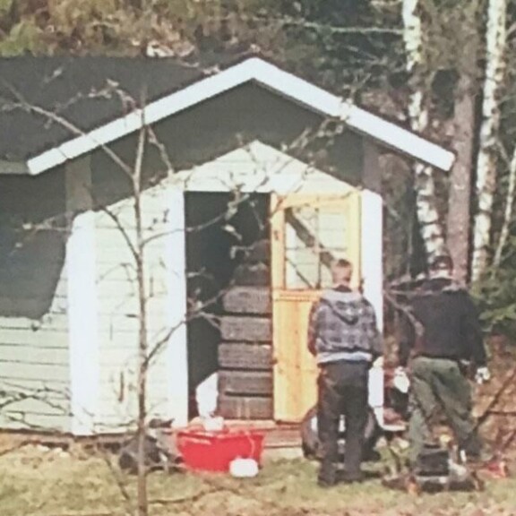 Tämä on Seiskan julkaisema alkuperäinen kuva. Jutussa on nähtävillä kuvassa näkyvien poliisien kuulustelupöytäkirjat. se